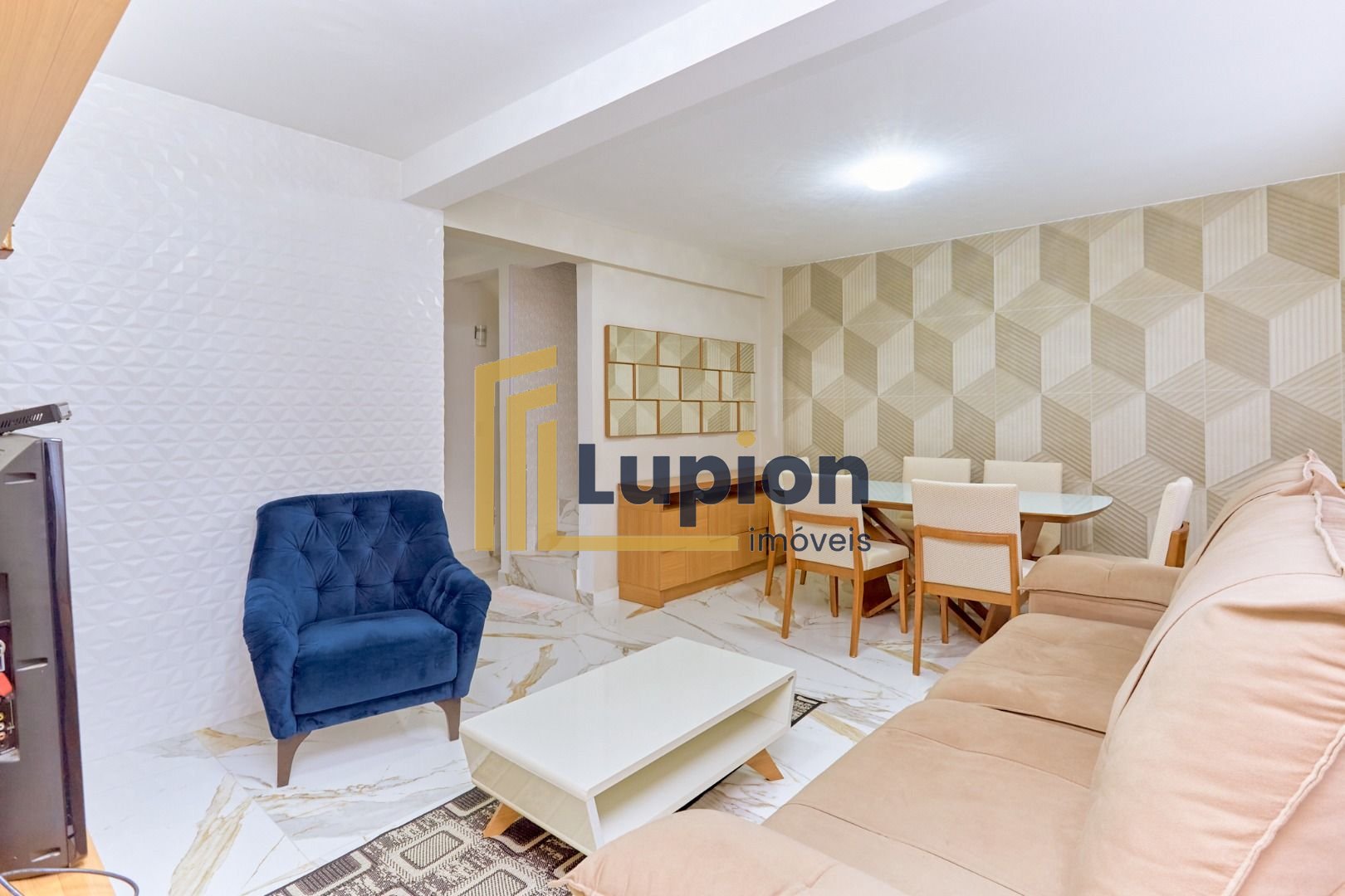 Sobrado com 4 quartos à venda, 162 m2 por R  649.000 - Xaxim -...
