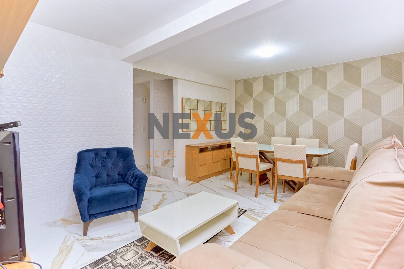 Sobrado com 4 quartos à venda, 162 m2 por R  649.000 - Xaxim -...