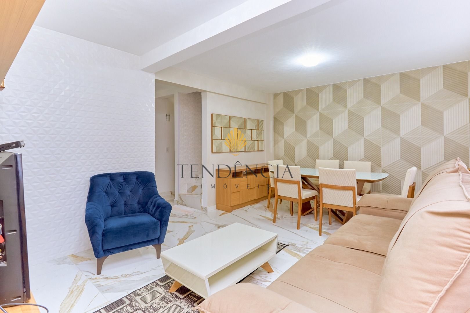 Sobrado com 4 quartos à venda, 162 m2 por R  649.000 - Xaxim -...