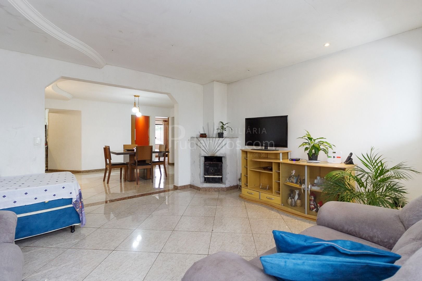 Sobrado com 4 quartos à venda, 655 m2, Pinheirinho - Curitiba PR