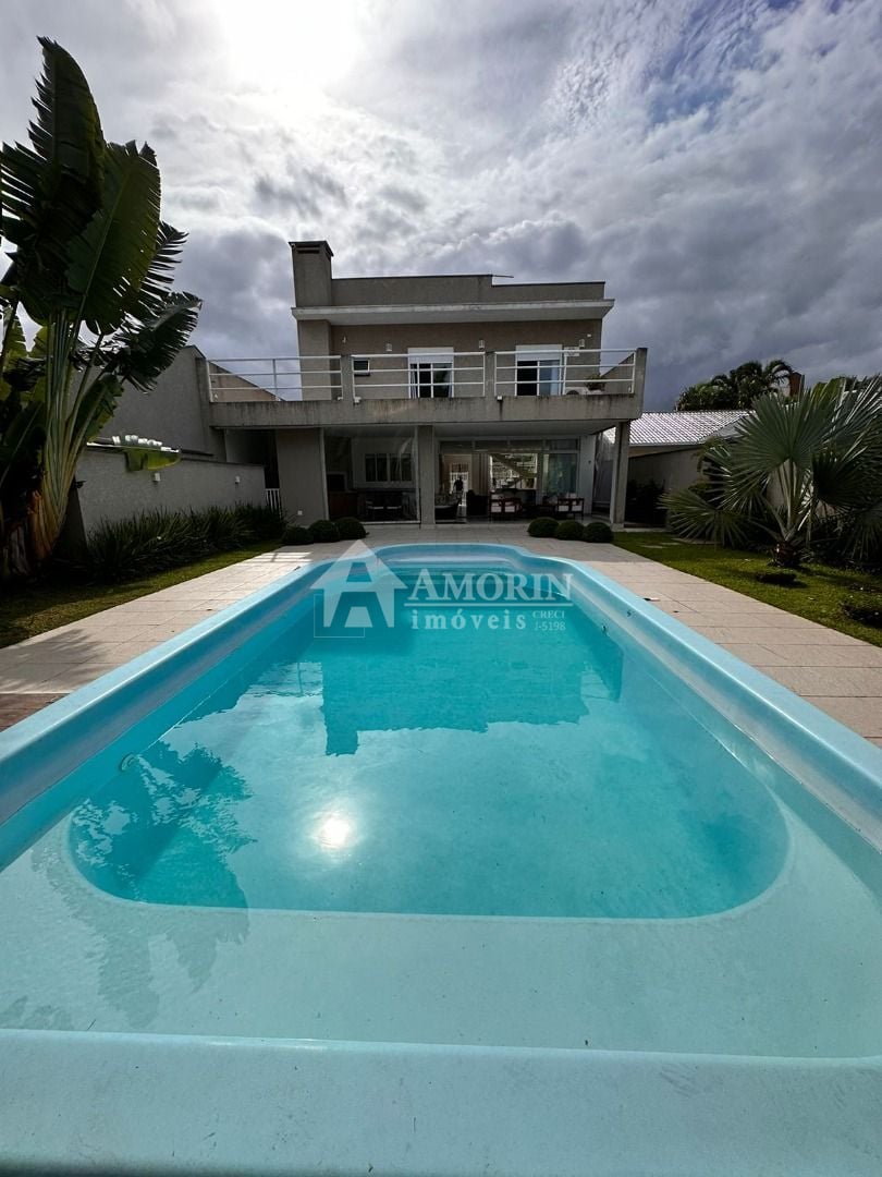 Sobrado com 3 Suítes à venda, 230 m2 por R  2.499.000 - Brejat...