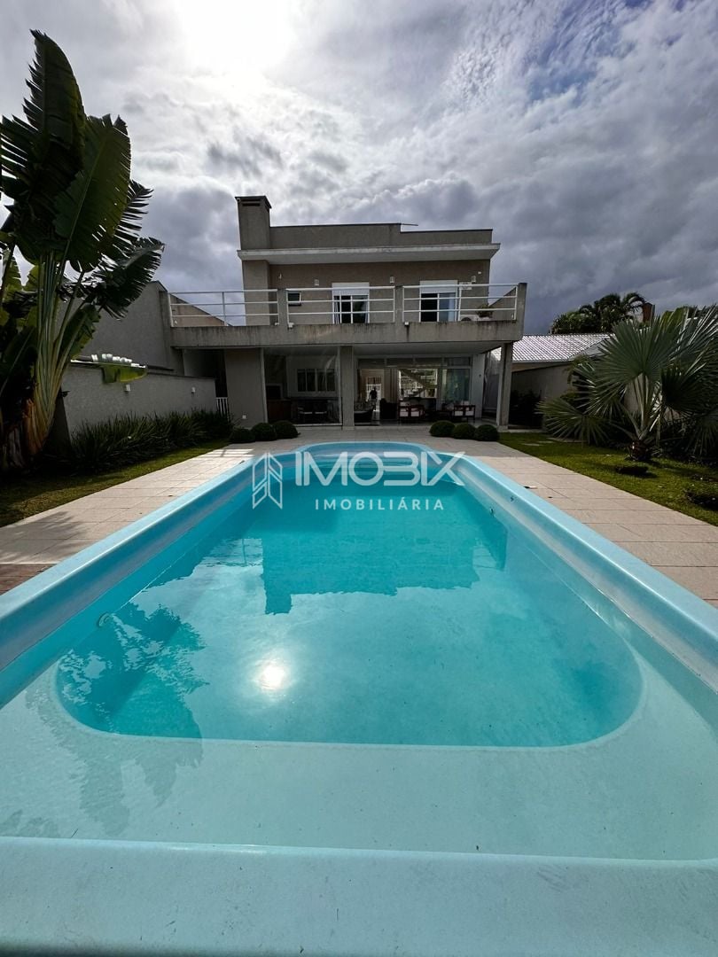 Sobrado com 3 Suítes à venda, 230 m2 por R  2.499.000 - Brejat...