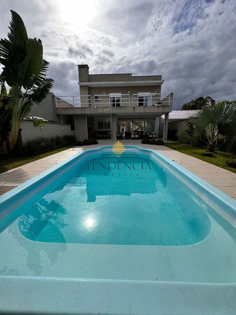 Sobrado com 3 Suítes à venda, 230 m2 por R  2.499.000 - Brejat...