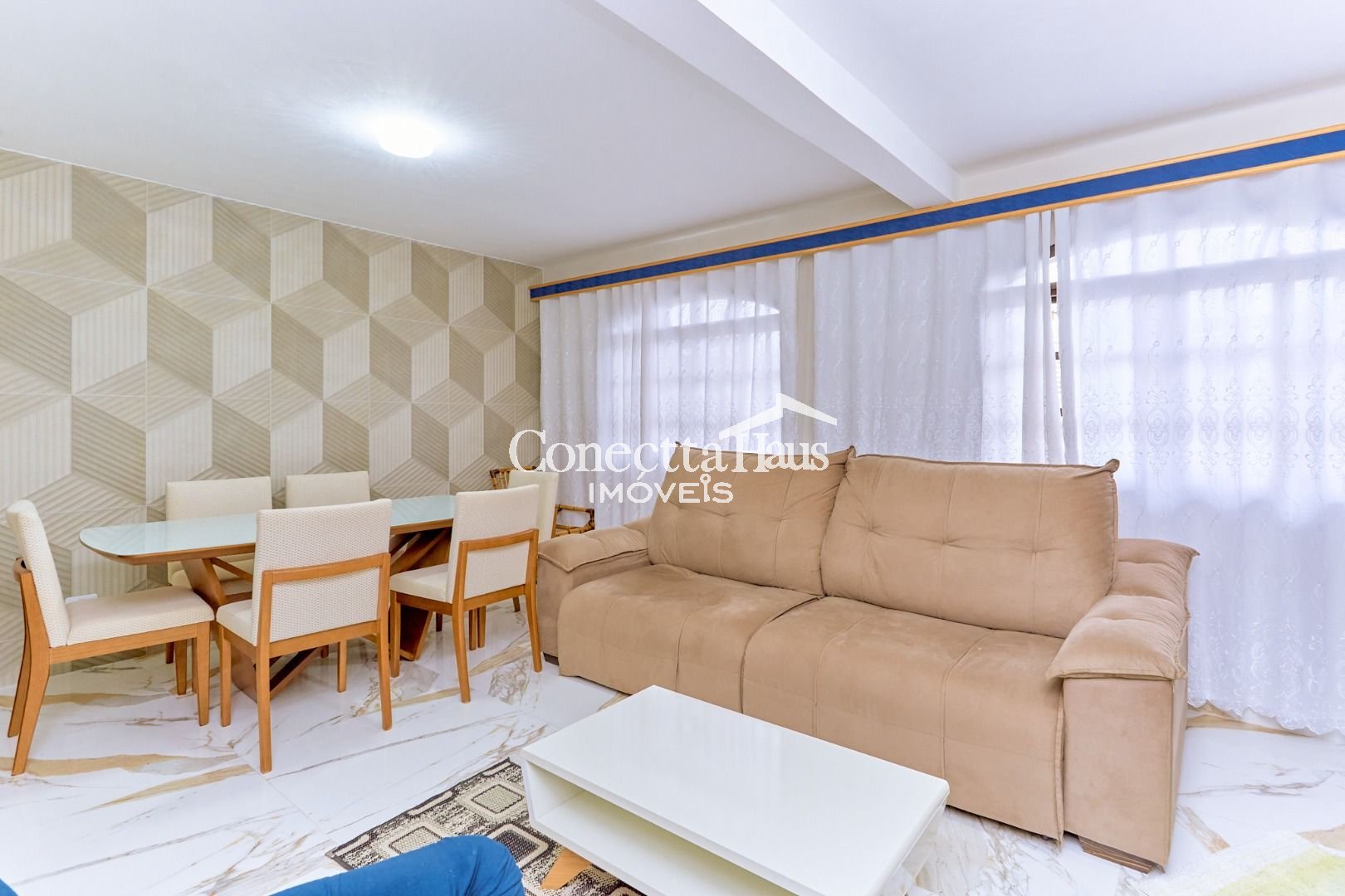 Sobrado com 4 quartos à venda, 162 m2 por R  649.000 - Xaxim -...