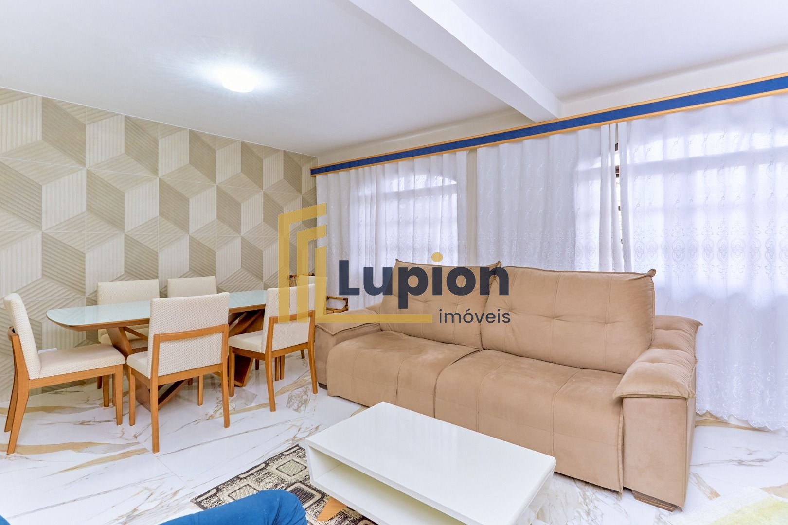 Sobrado com 4 quartos à venda, 162 m2 por R  649.000 - Xaxim -...