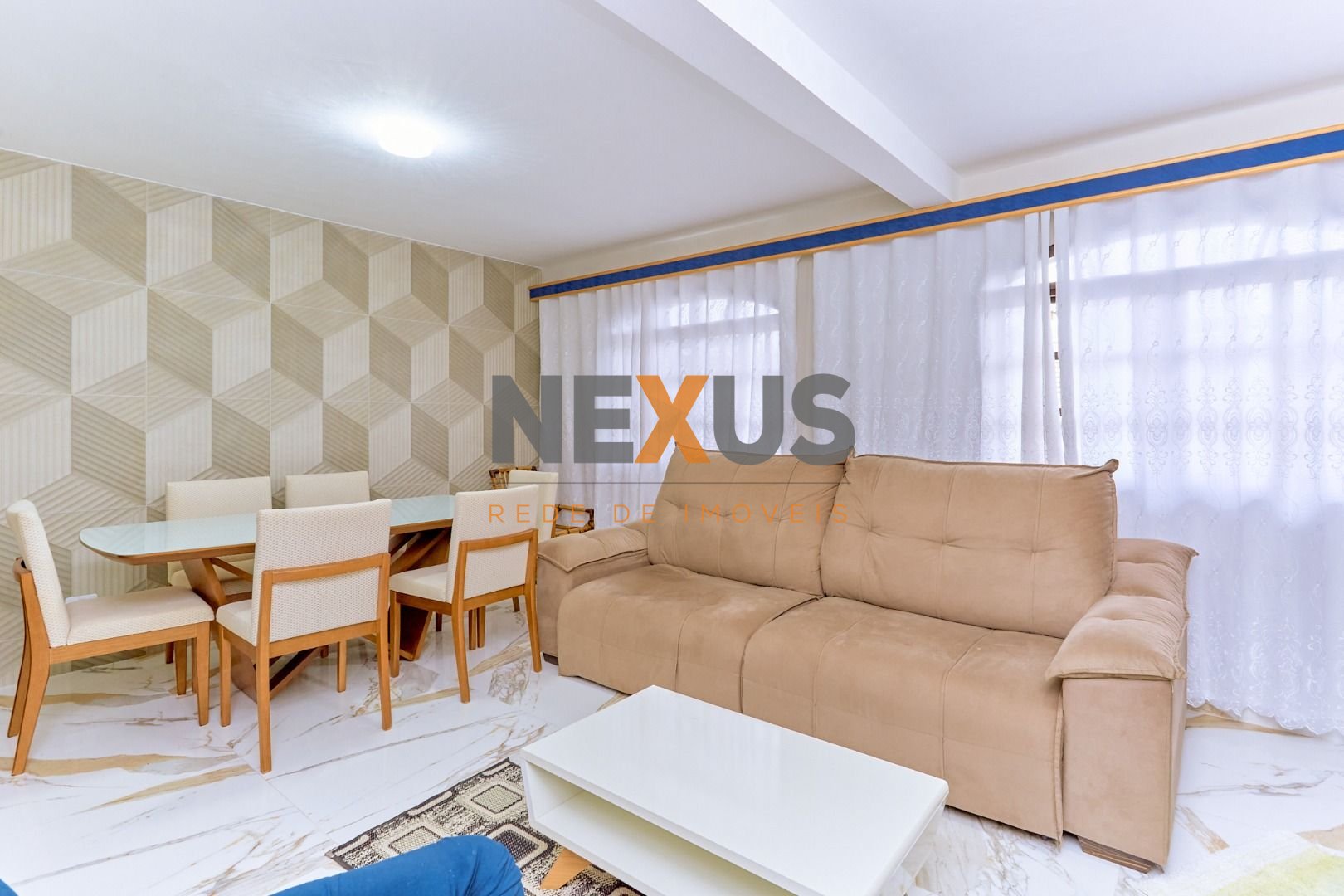 Sobrado com 4 quartos à venda, 162 m2 por R  649.000 - Xaxim -...
