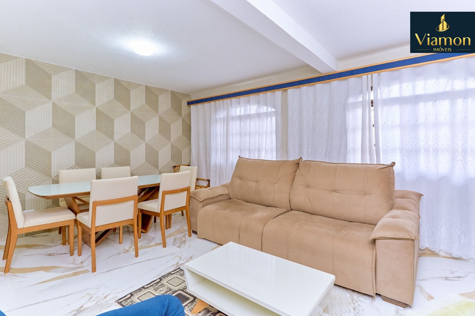 Sobrado com 4 quartos à venda, 162 m2 por R  649.000 - Xaxim -...