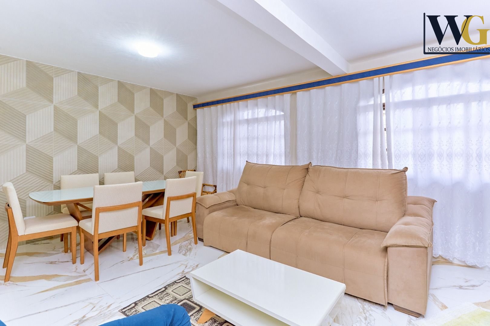 Sobrado com 4 quartos à venda, 162 m2 por R  649.000 - Xaxim -...