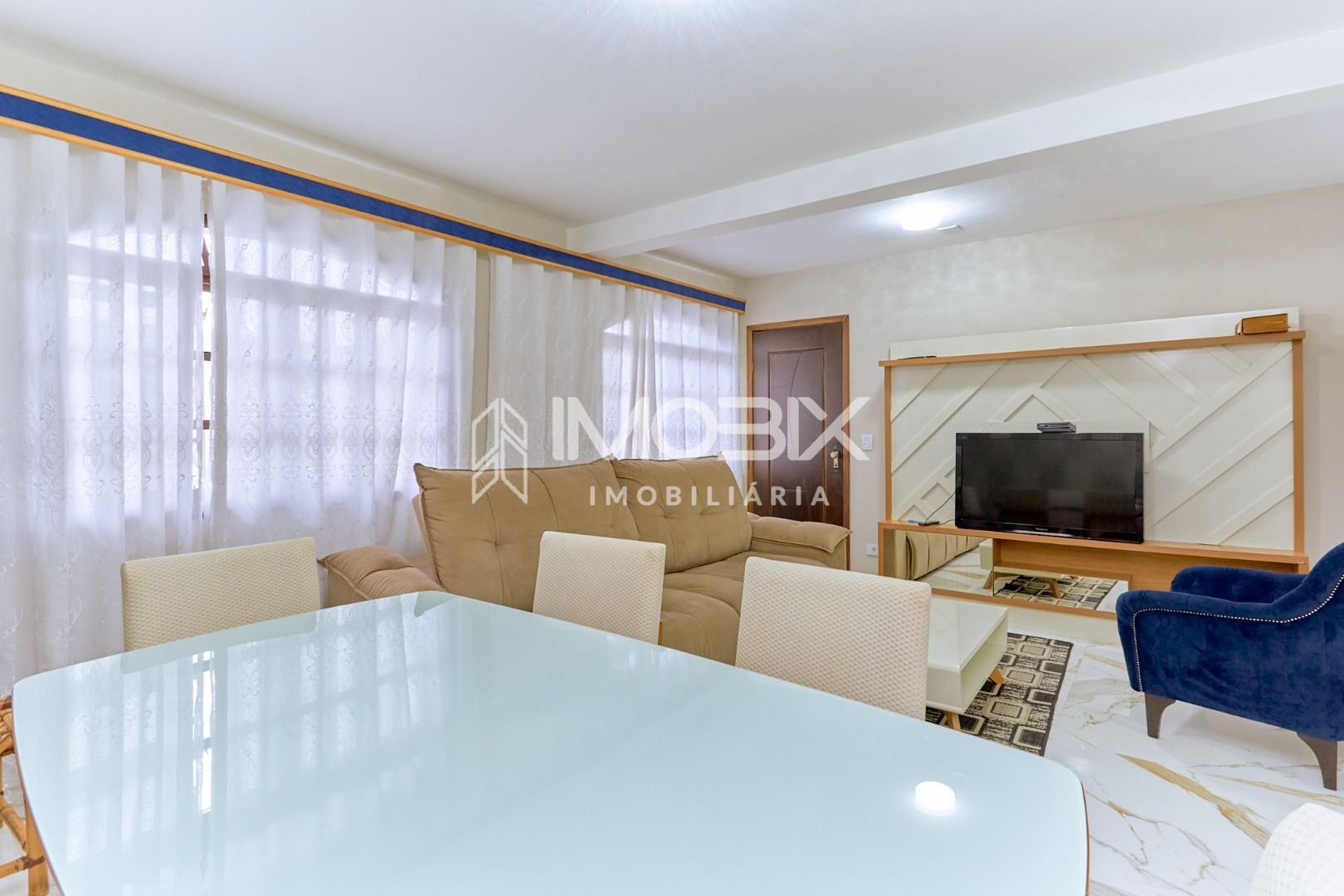 Sobrado com 4 quartos à venda, 162 m2 por R  649.000 - Xaxim -...