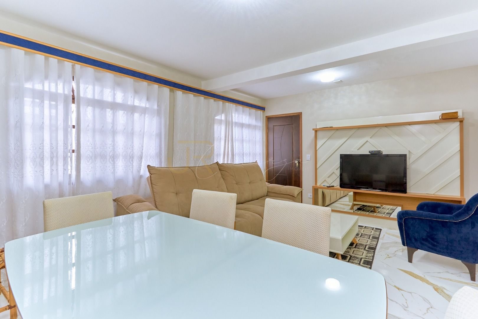 Sobrado com 4 quartos à venda, 162 m2,  Xaxim - Curitiba PR