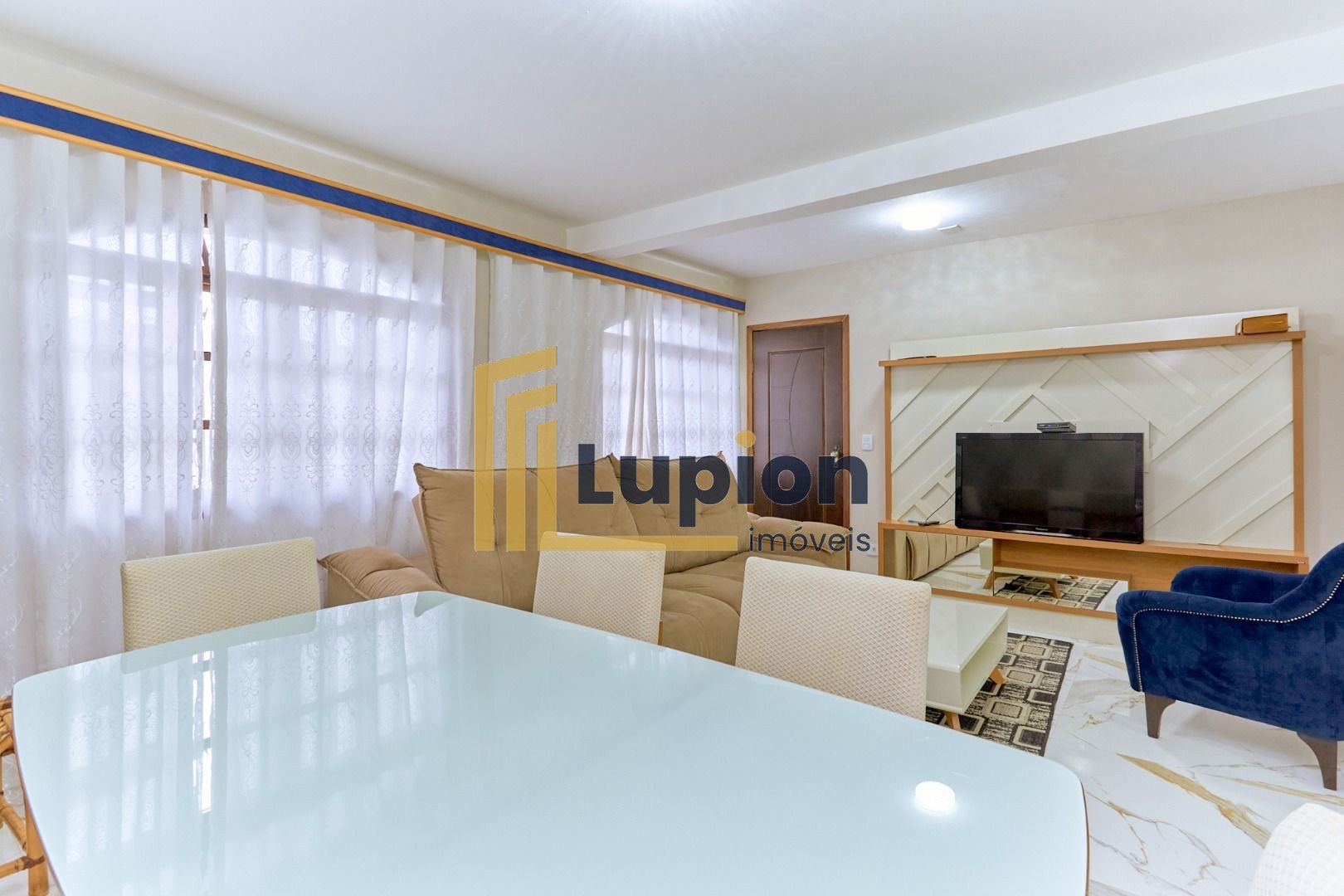 Sobrado com 4 quartos à venda, 162 m2 por R  649.000 - Xaxim -...