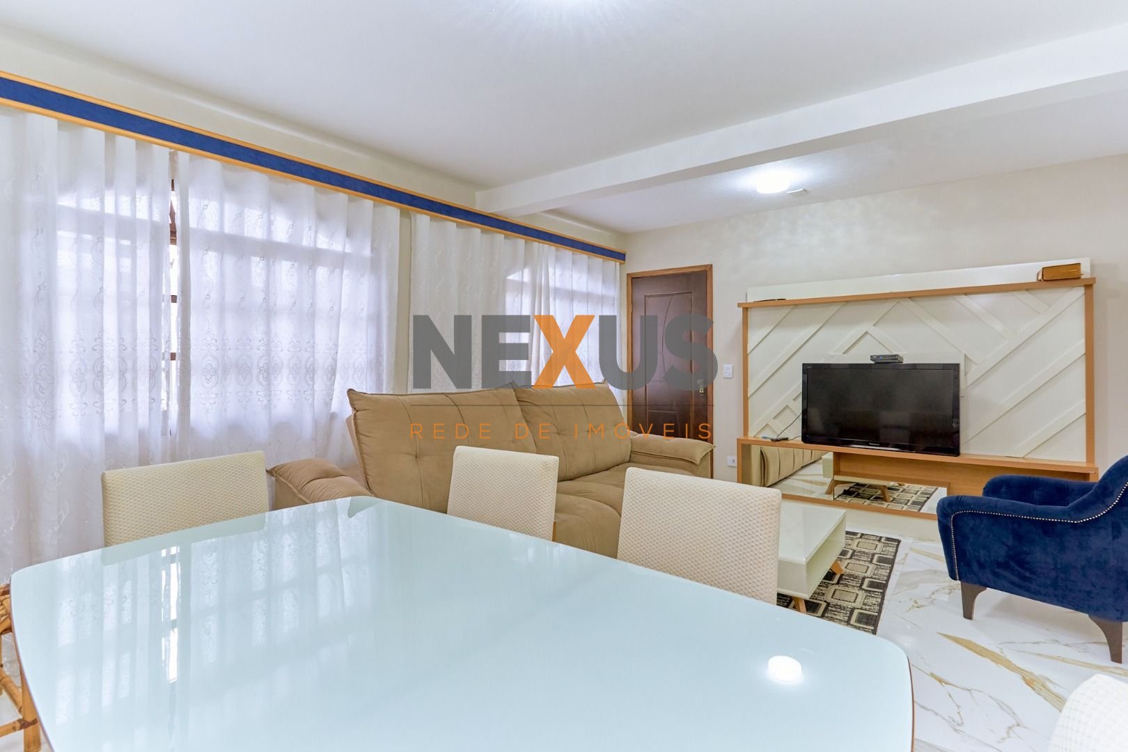 Sobrado com 4 quartos à venda, 162 m2 por R  649.000 - Xaxim -...