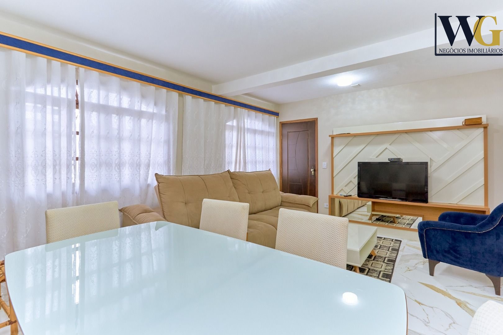Sobrado com 4 quartos à venda, 162 m2 por R  649.000 - Xaxim -...
