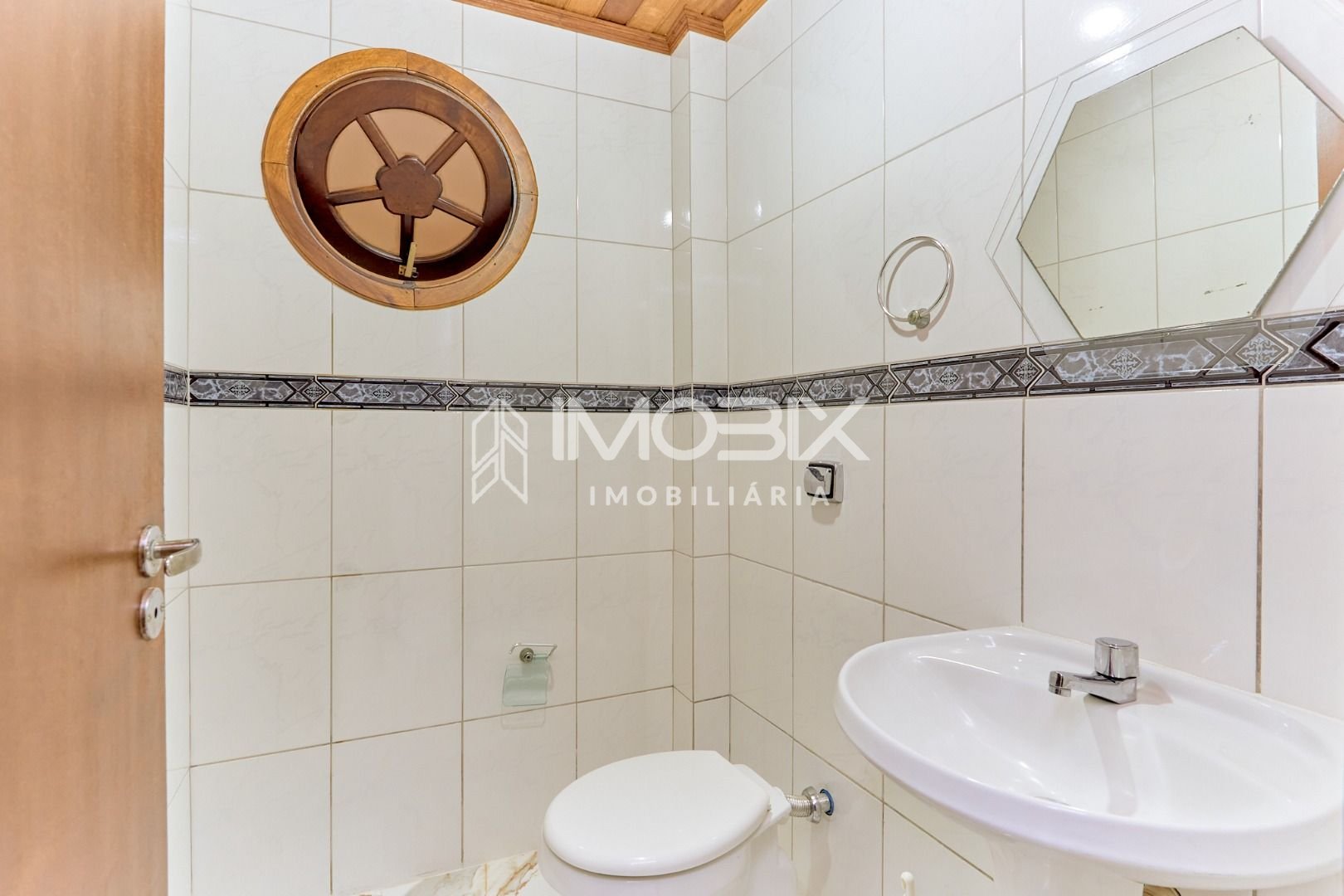 Sobrado com 4 quartos à venda, 162 m2 por R  649.000 - Xaxim -...