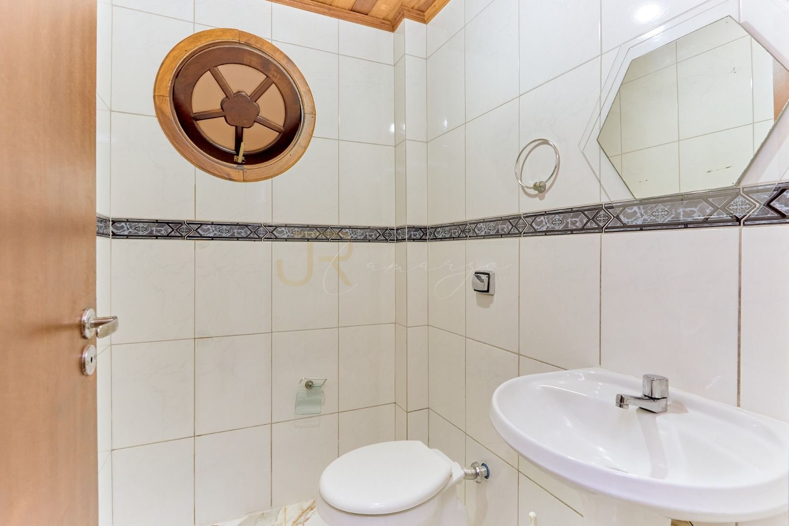 Sobrado com 4 quartos à venda, 162 m2,  Xaxim - Curitiba PR