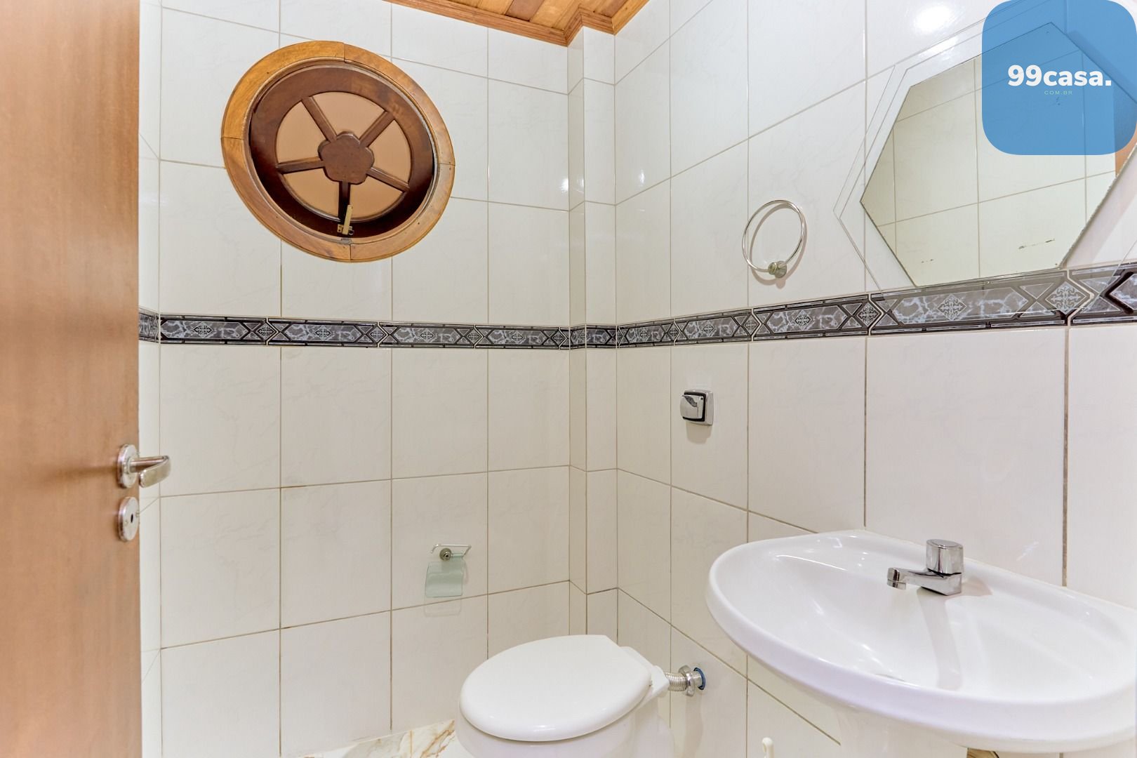 Sobrado com 4 quartos à venda, 162 m2 por R  649.000 - Xaxim -...