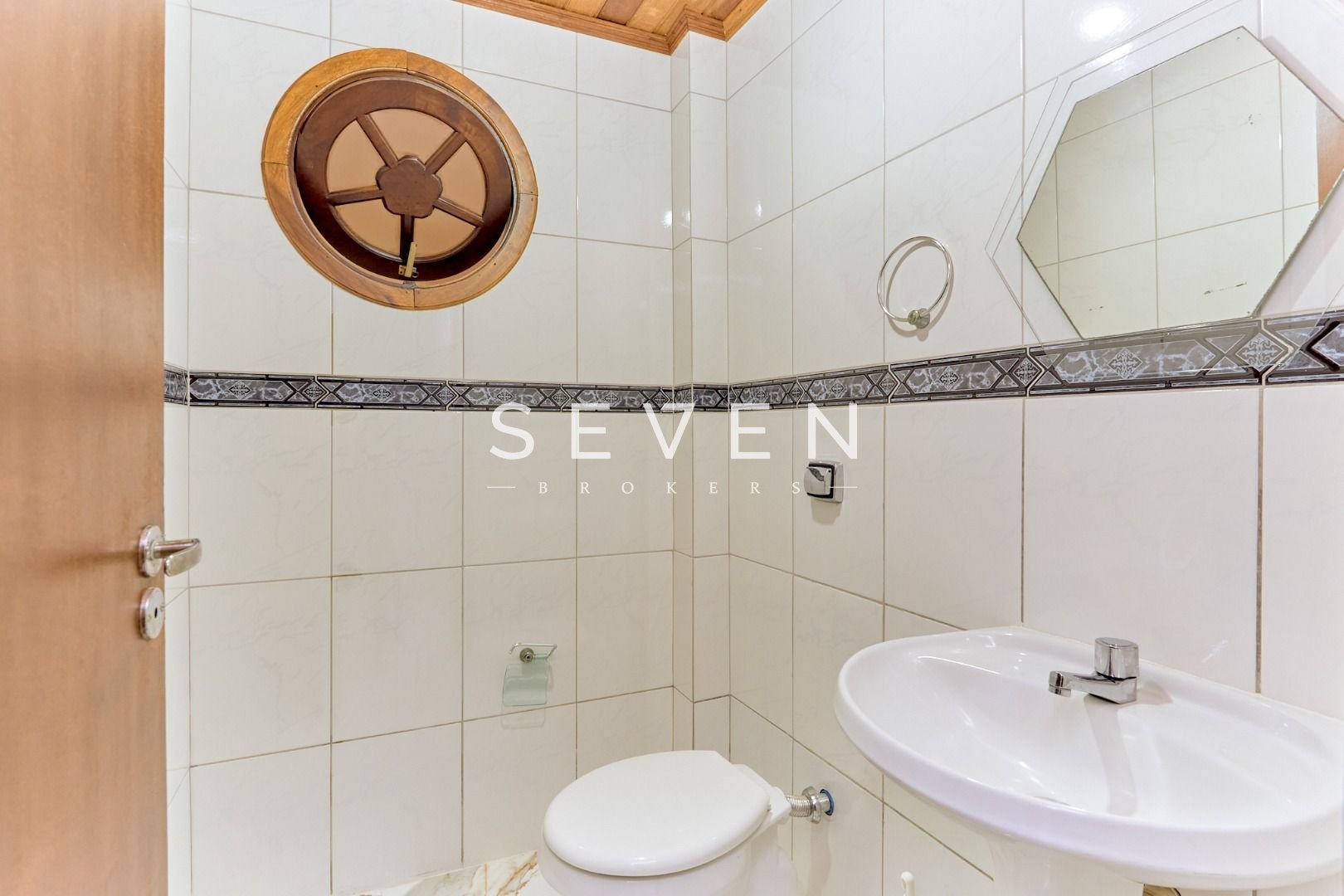Sobrado com 4 quartos à venda, 162 m2 por R  649.000 - Xaxim -...