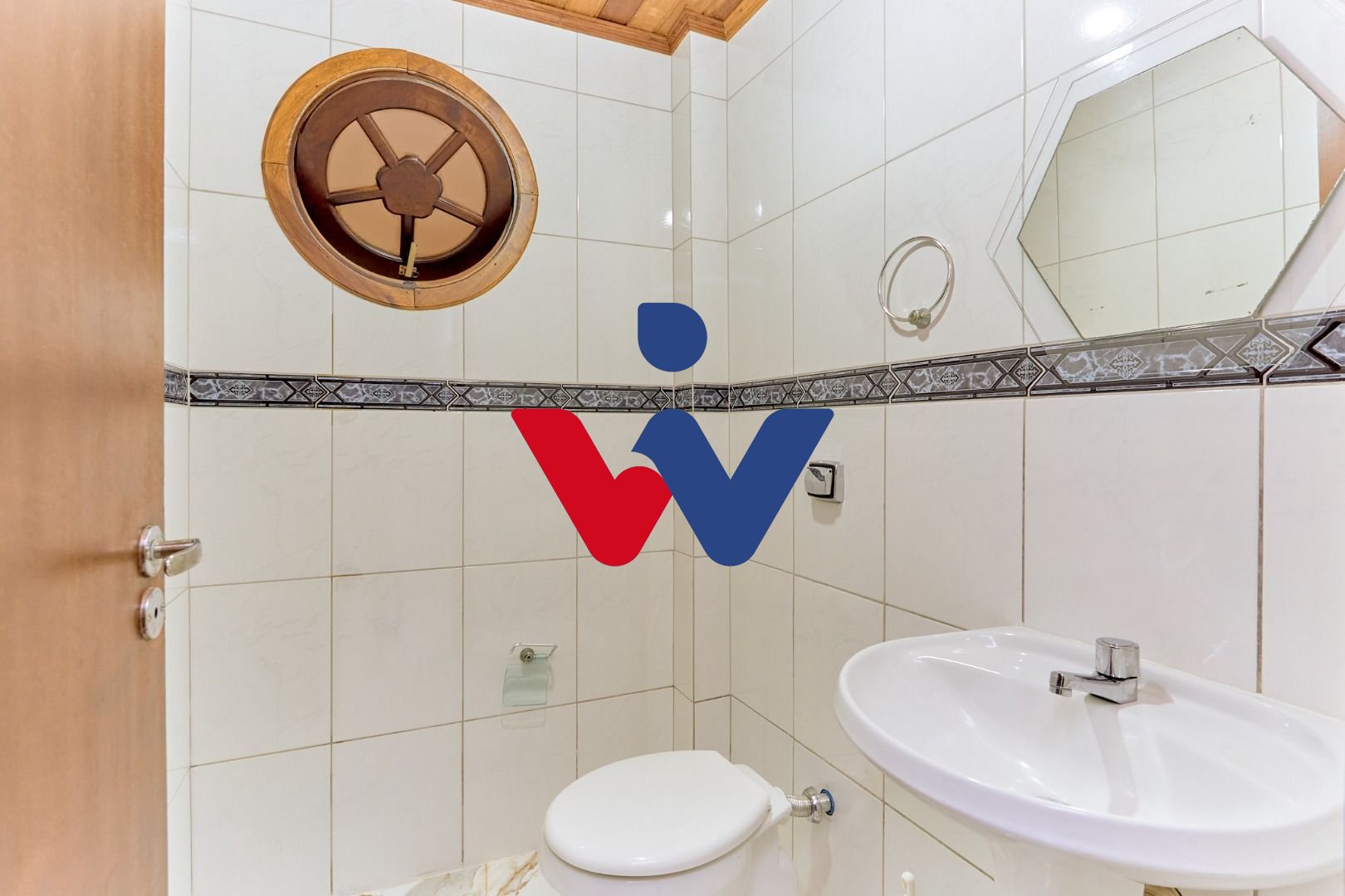 Sobrado com 4 quartos à venda, 162 m2 por R  649.000 - Xaxim -...
