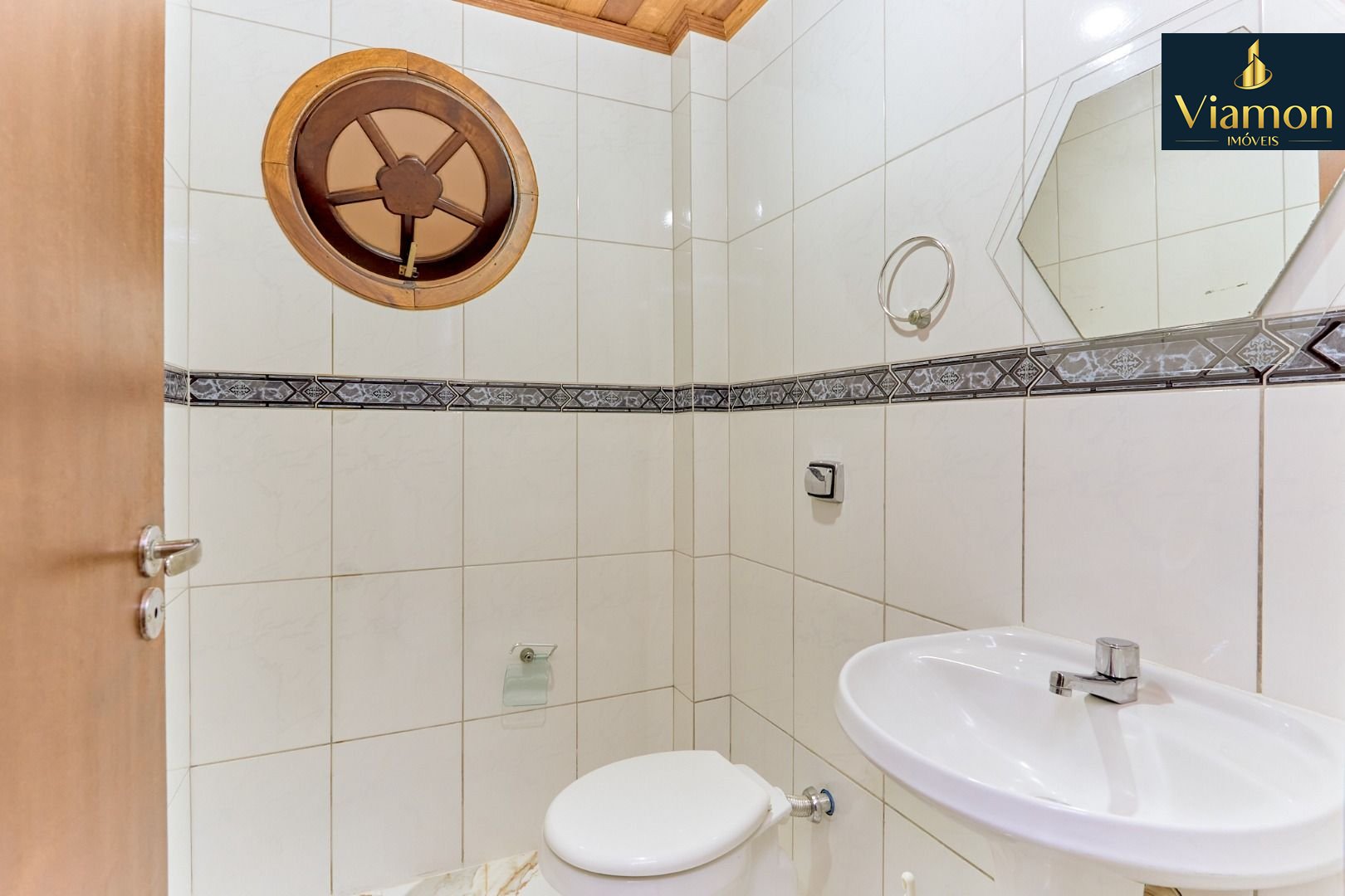 Sobrado com 4 quartos à venda, 162 m2 por R  649.000 - Xaxim -...