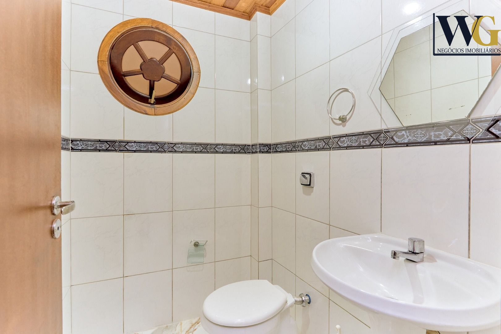 Sobrado com 4 quartos à venda, 162 m2 por R  649.000 - Xaxim -...