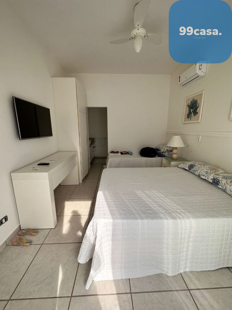 Sobrado com 3 Suítes à venda, 230 m2 por R  2.499.000 - Brejat...