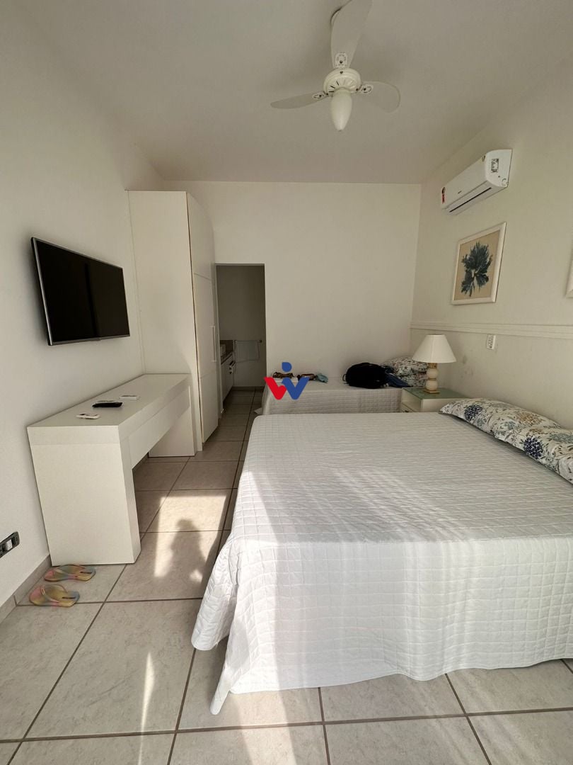 Sobrado com 3 Suítes à venda, 230 m2 por R  2.499.000 - Brejat...