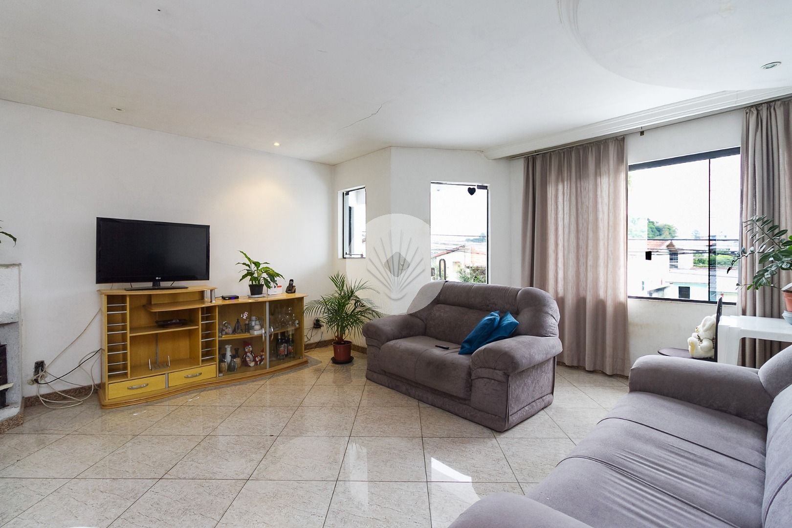 Sobrado com 4 quartos à venda, 655 m2 por R  979.000 - Pinheirinho - Curitiba PR