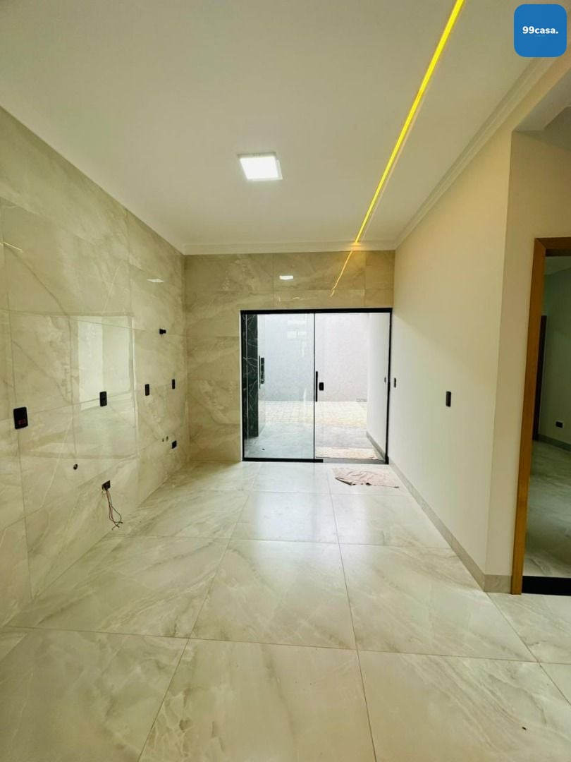 Casa Moderna e Sofisticada à Venda no Loteamento Madrid  3 Dor...