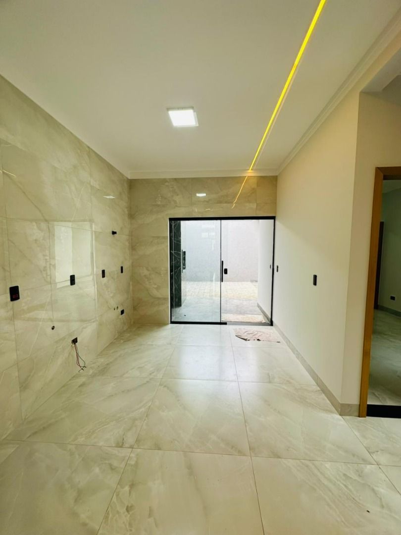 Casa Moderna e Sofisticada à Venda no Loteamento Madrid  3 Dor...