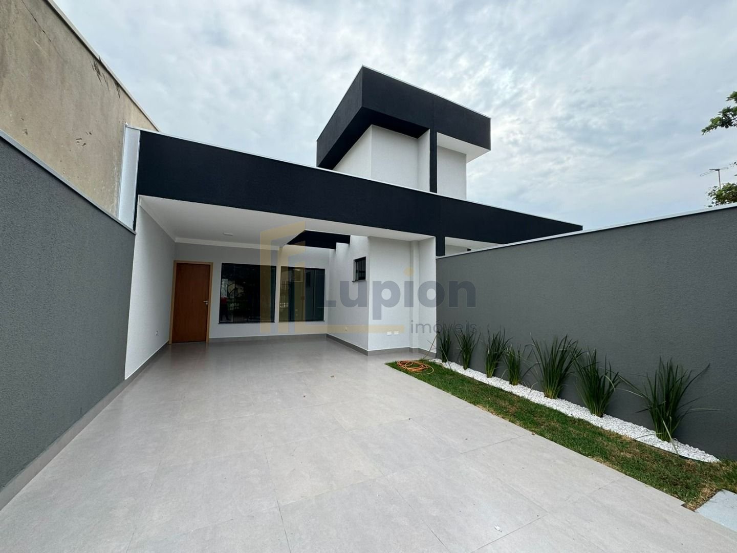 Casa com 3 dormitórios à venda, 80 m² por R$ 370.000,00 - Conj...