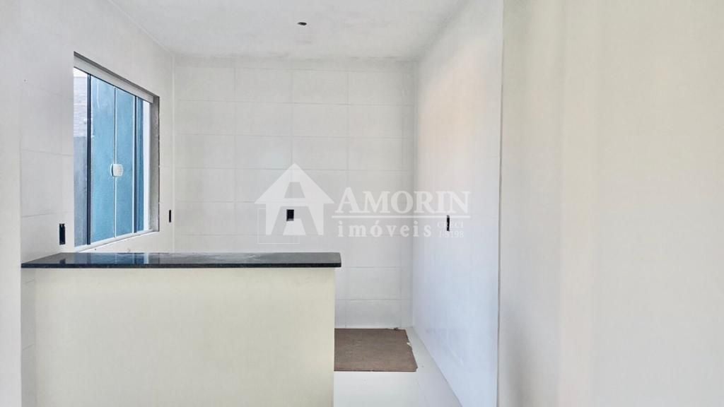 Casa com 2 dormitórios à venda, 43 m  por R  350.000,00 - Igua...