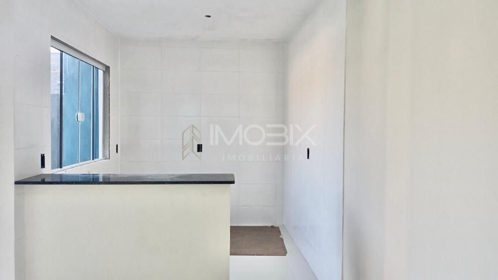 Casa com 2 dormitórios à venda, 43 m  por R  350.000,00 - Igua...