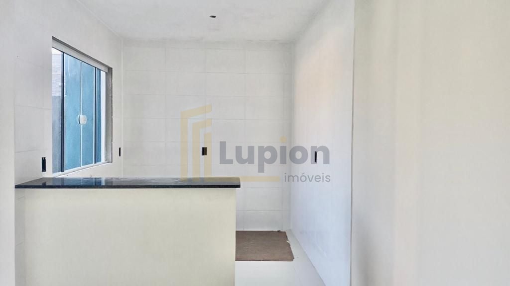 Casa com 2 dormitórios à venda, 43 m  por R  350.000,00 - Igua...