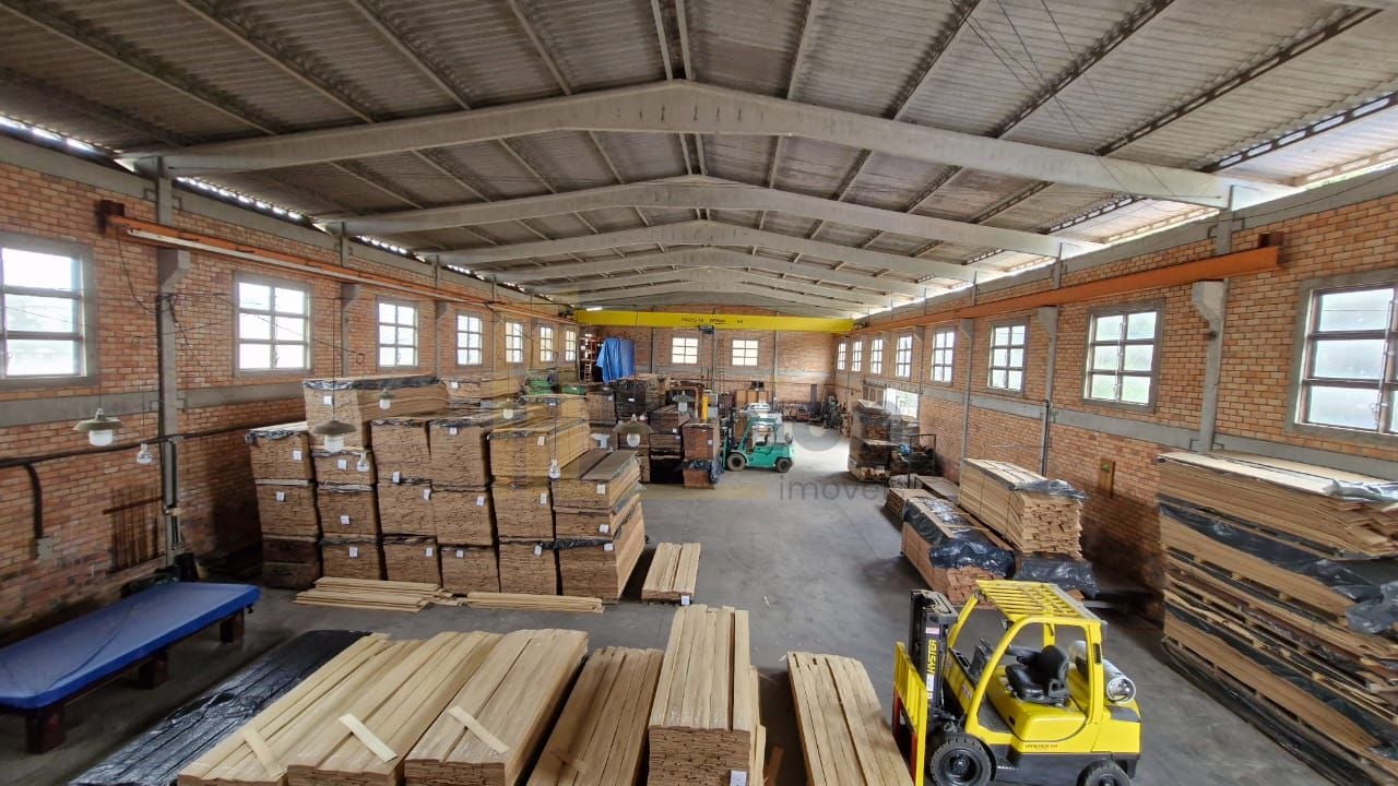 Barracão na Cidade Industrial com 1.075m , Pátio Amplo e Escri...