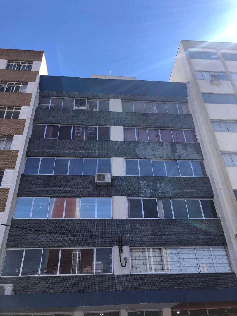 Sala Comercial Arejada e Pronta para Uso no Centro de Curitiba