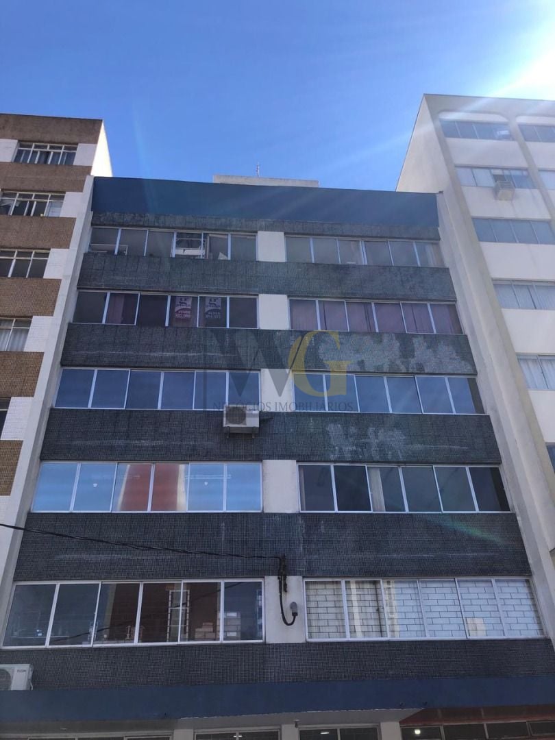 Sala Comercial Arejada e Pronta para Uso no Centro de Curitiba