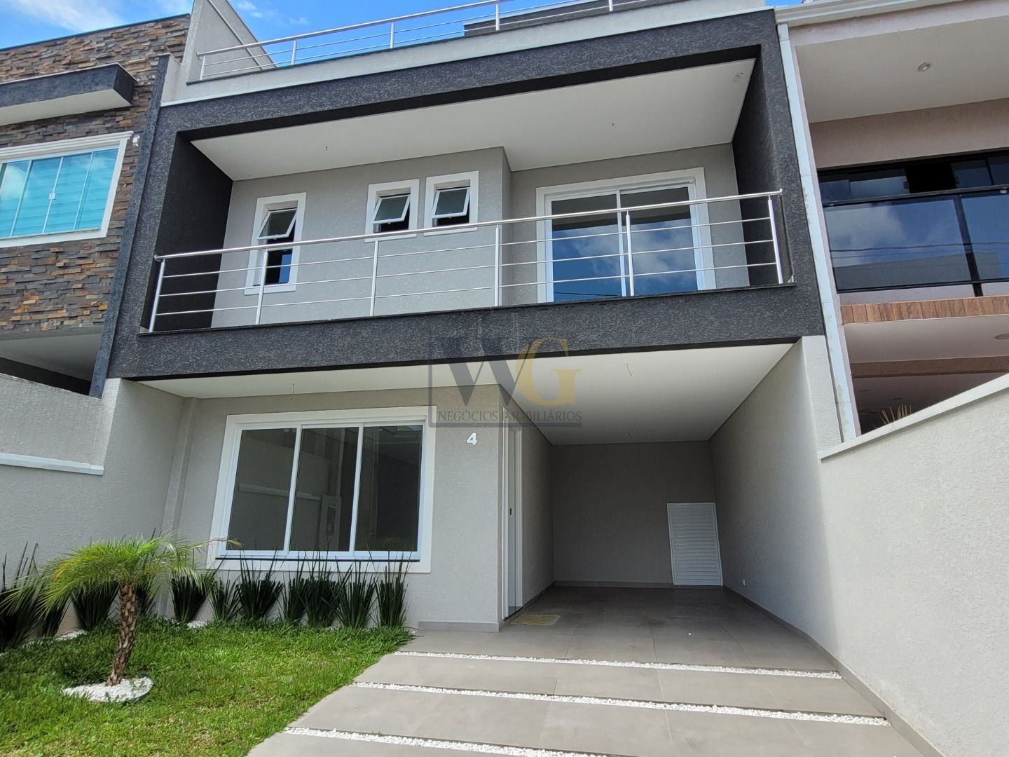 Sobrado Triplex Novo com Terraço e Churrasqueira em Condomínio...