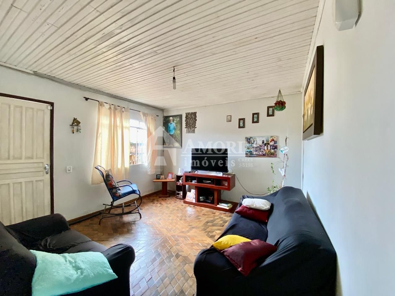 Casa com Suíte, Quintal Amplo e Garagem Coberta para 2 Carros ...