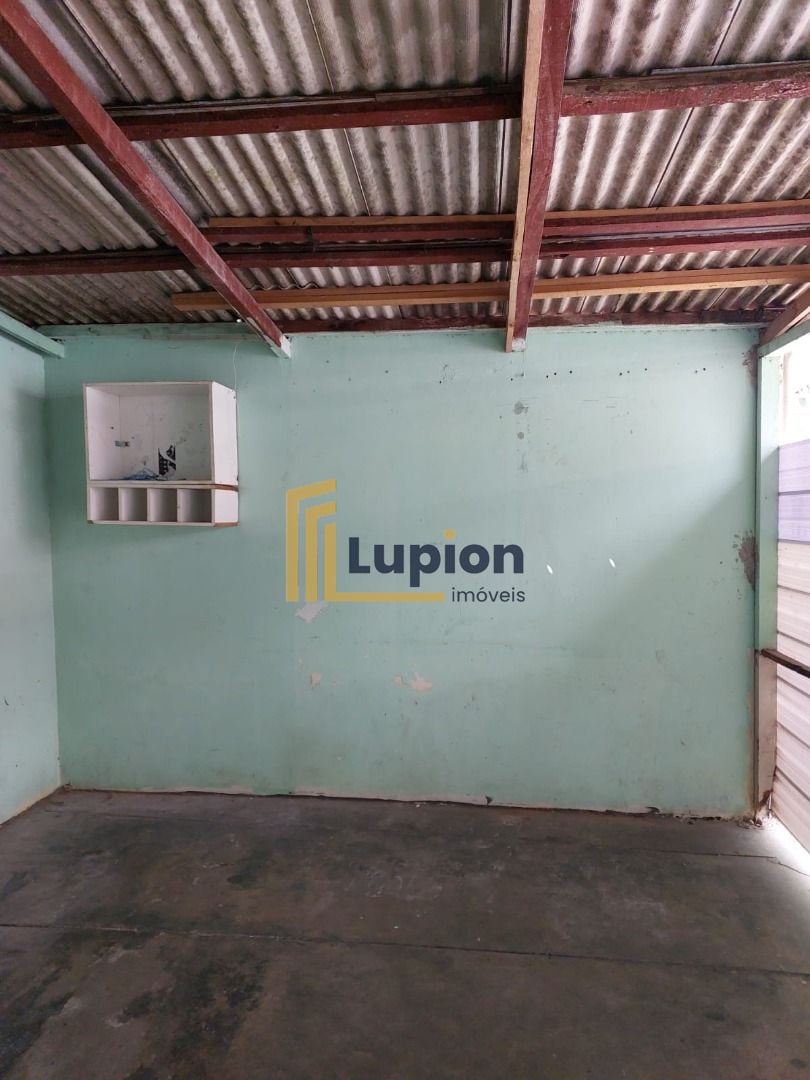 Confira essa oportunidade  casa com terreno plano no Pinheirinho.