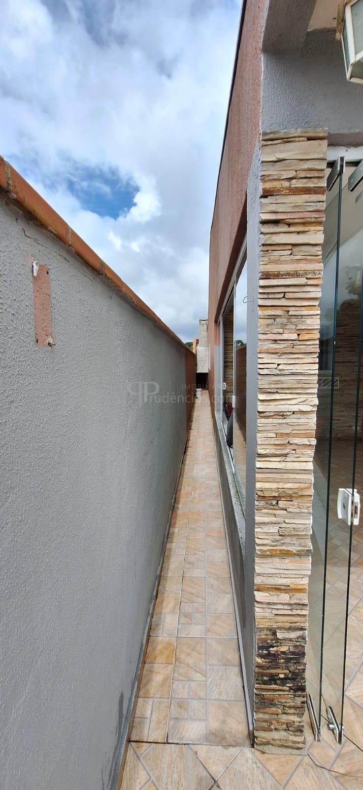 Espaçoso Imóvel à Venda na Fazenda Rio Grande  2 Dormitórios e...