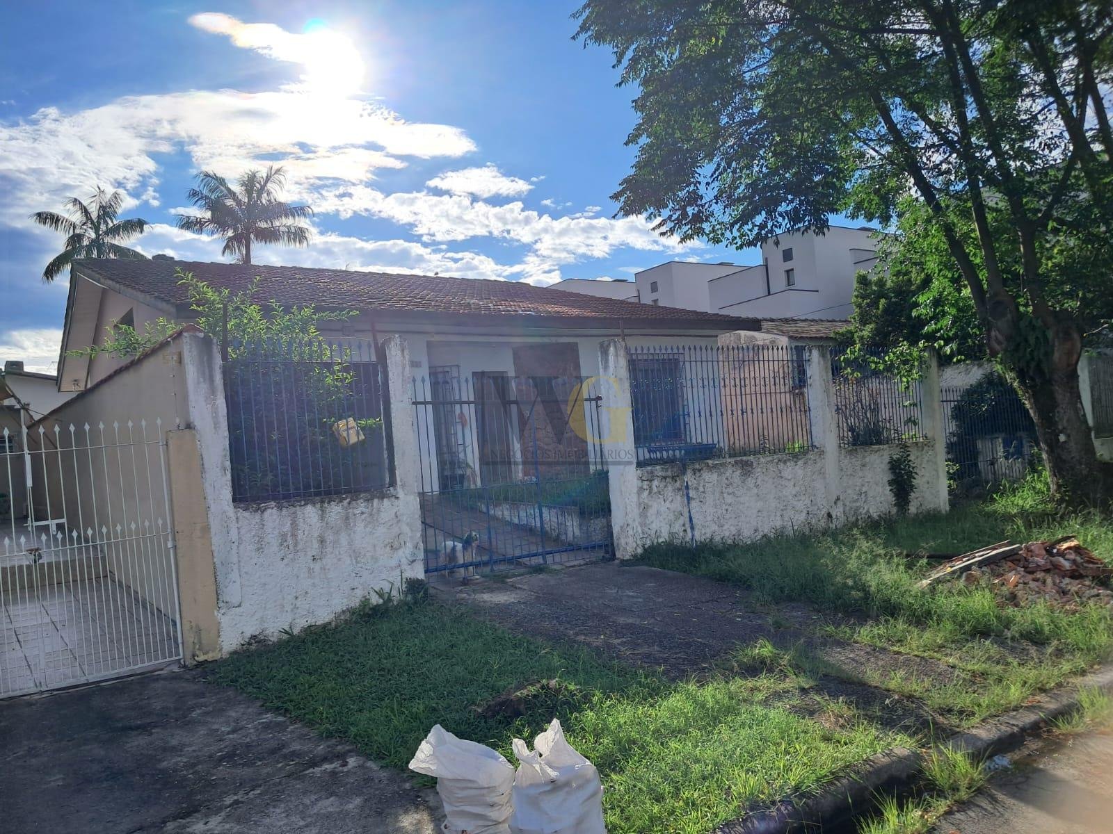 Casa com Amplo Terreno de 600 m  no Hauer  Excelente Oportunid...