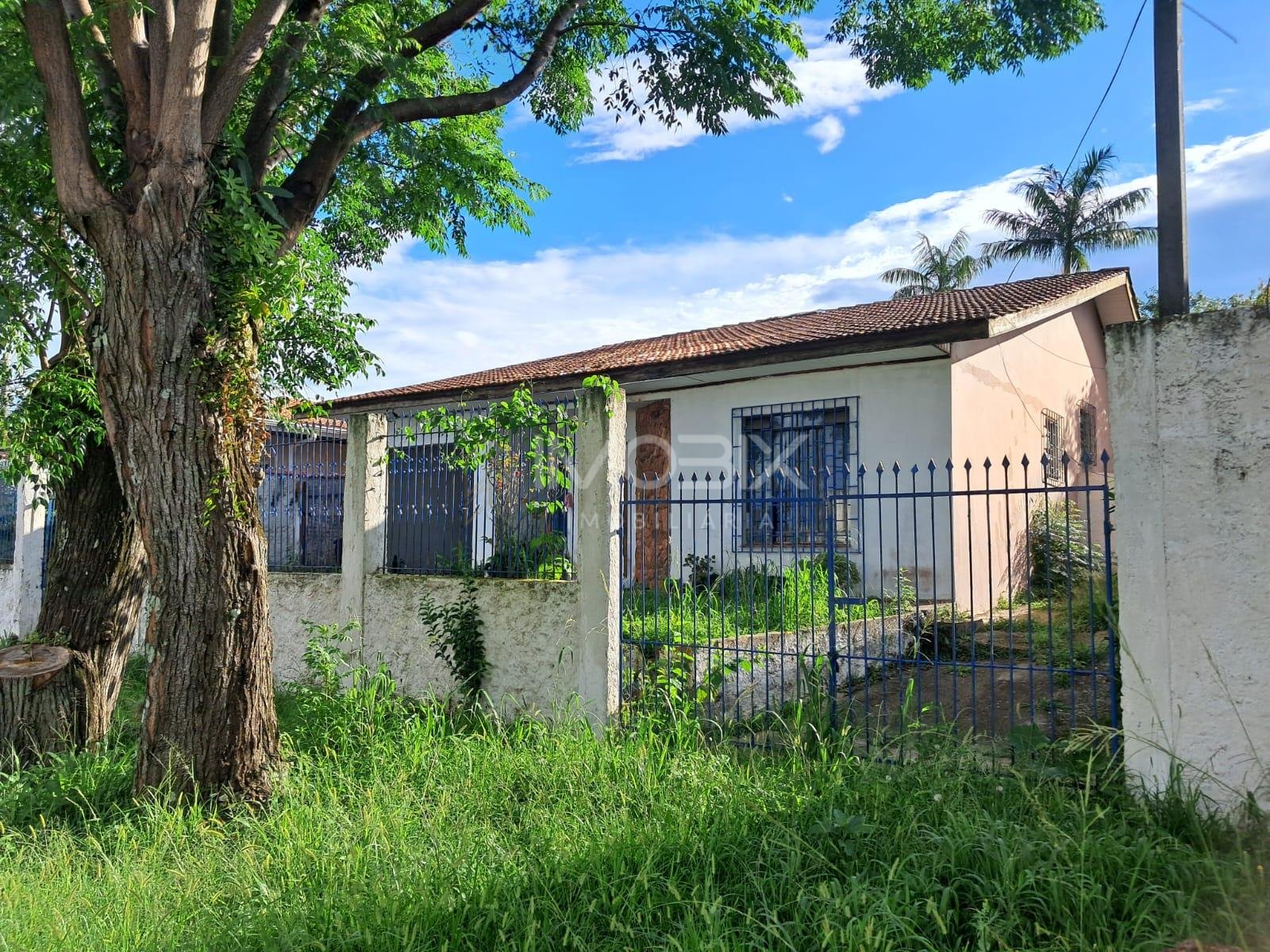 Casa com 600 m  no Hauer,  3 quartos e potencial para condomínio