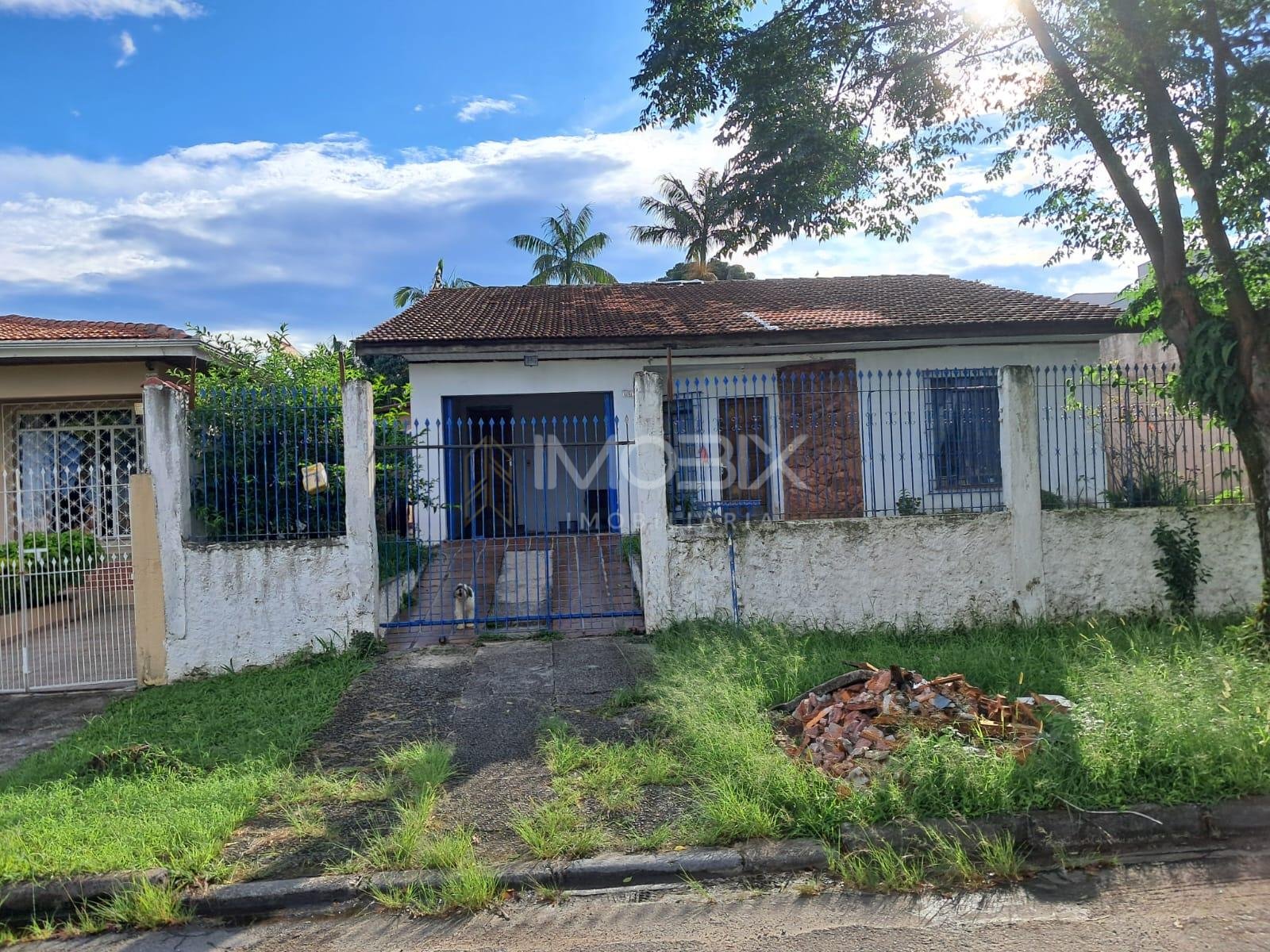Casa com 600 m  no Hauer,  3 quartos e potencial para condomínio
