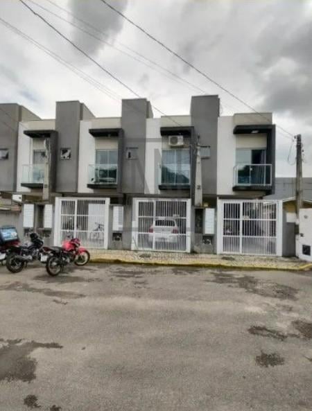 Sobrado Semi Mobiliado à Venda em Itapema do Norte, Morretes P...