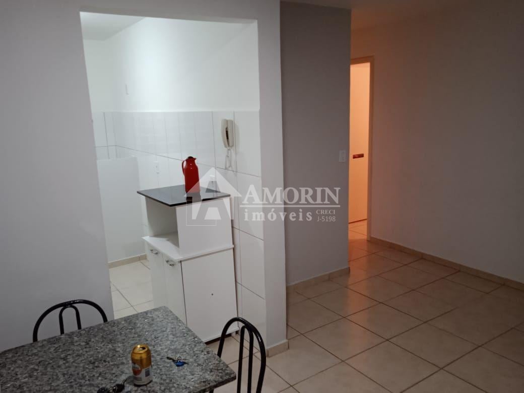 Apartamento Térreo 2 Quartos à Venda em Santa Cândida, Confort...