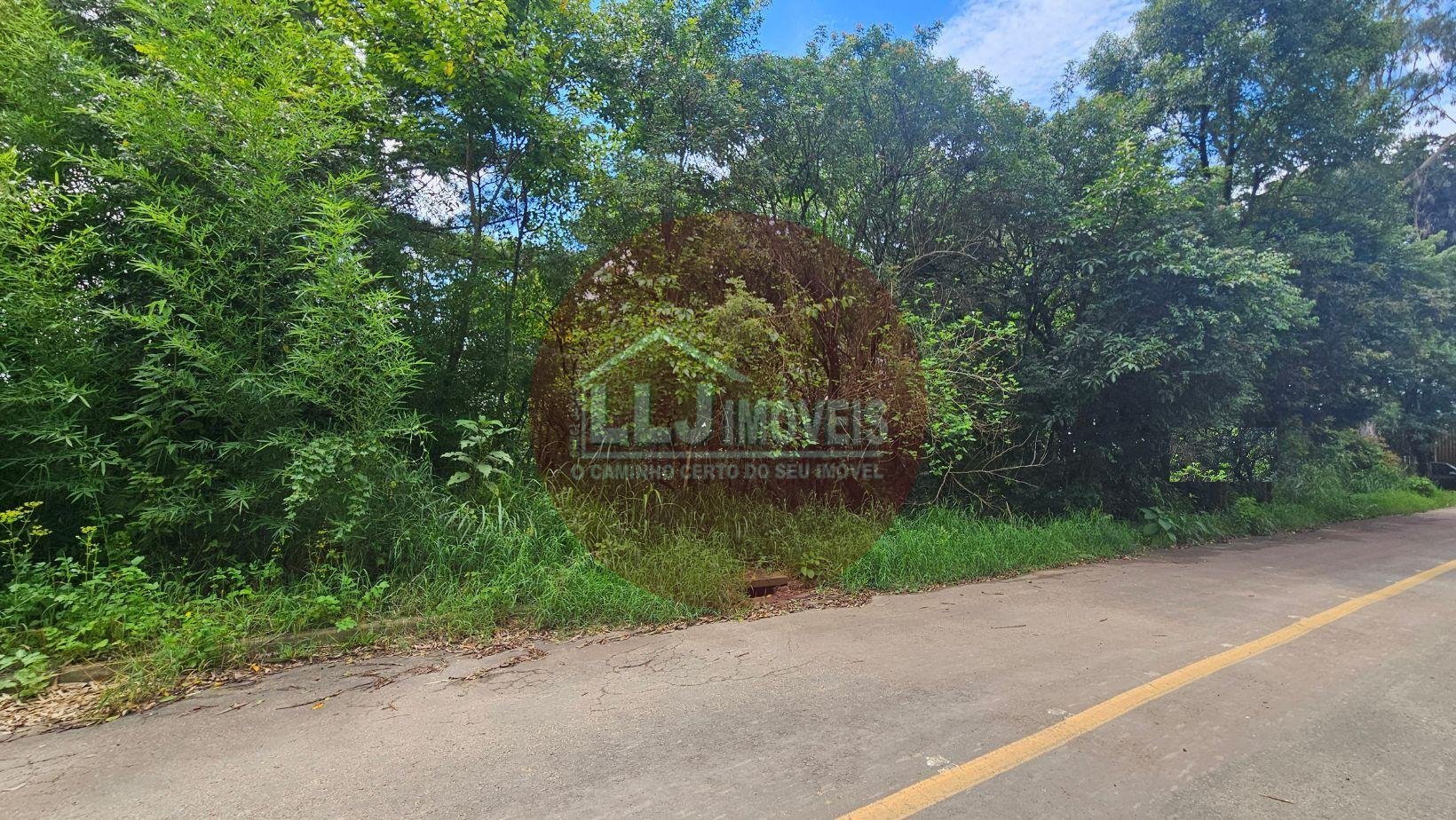 Imóvel urbano de 11.000 m  com natureza exuberante a 11 km de Curitiba