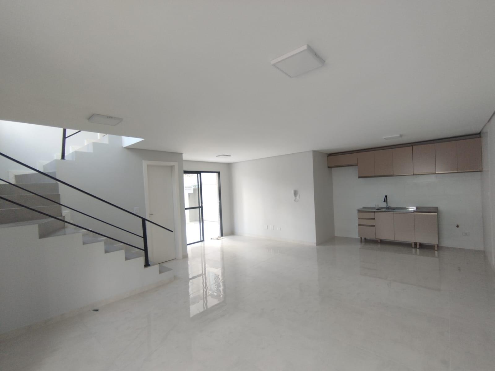 Sobrado Amplo e Moderno com Diferenciais à Venda no Bairro Ube...