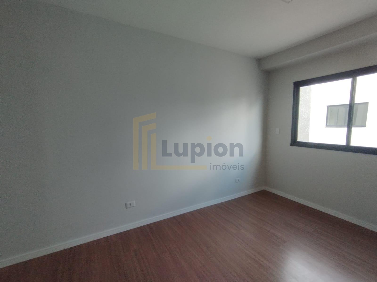 Sobrado com 4 dormitórios à venda, Bairro Uberaba, CURITIBA - PR