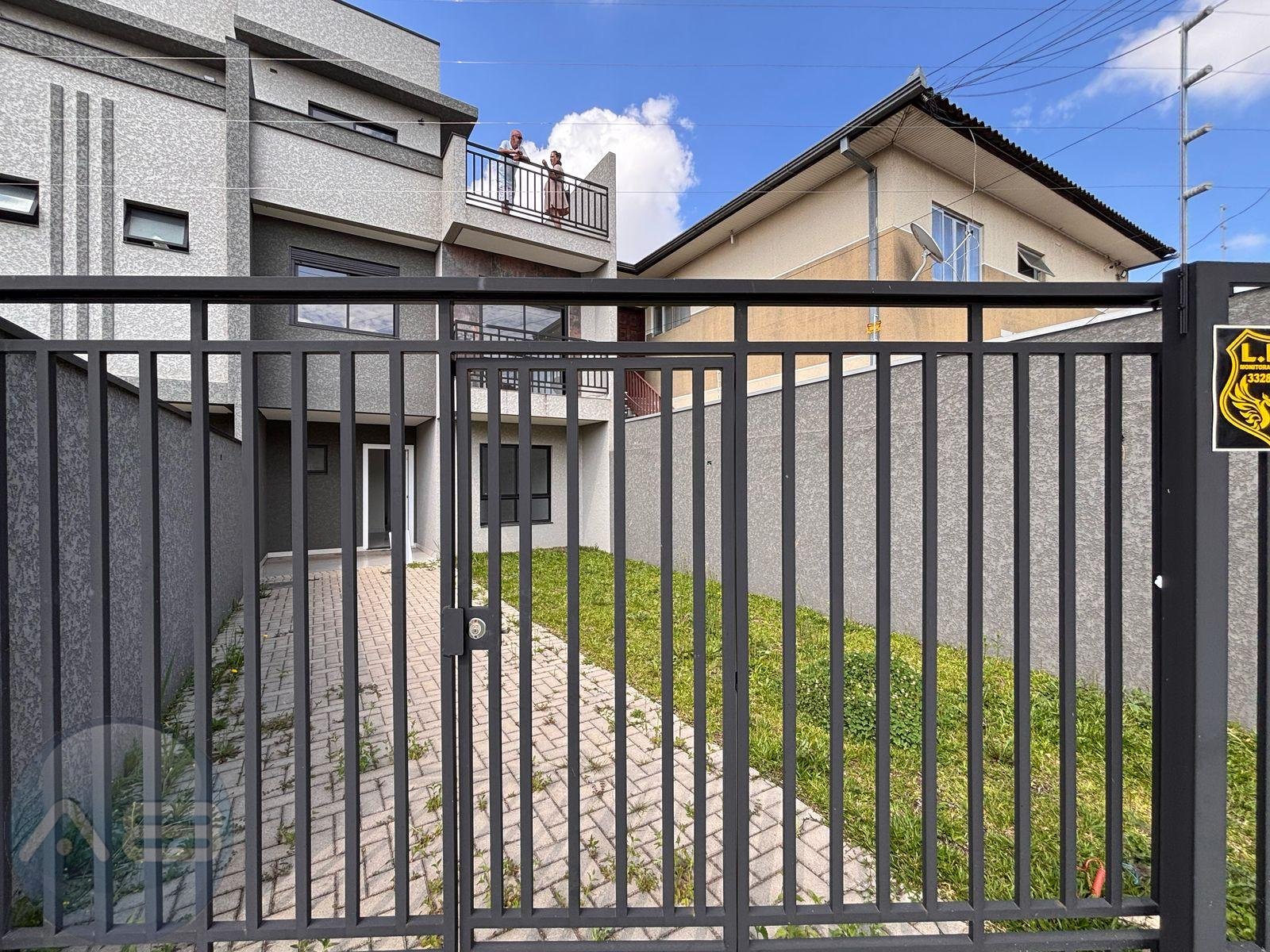 SOBRADO-COM 3 DORMTORIOS   BAIRRO UBERABA