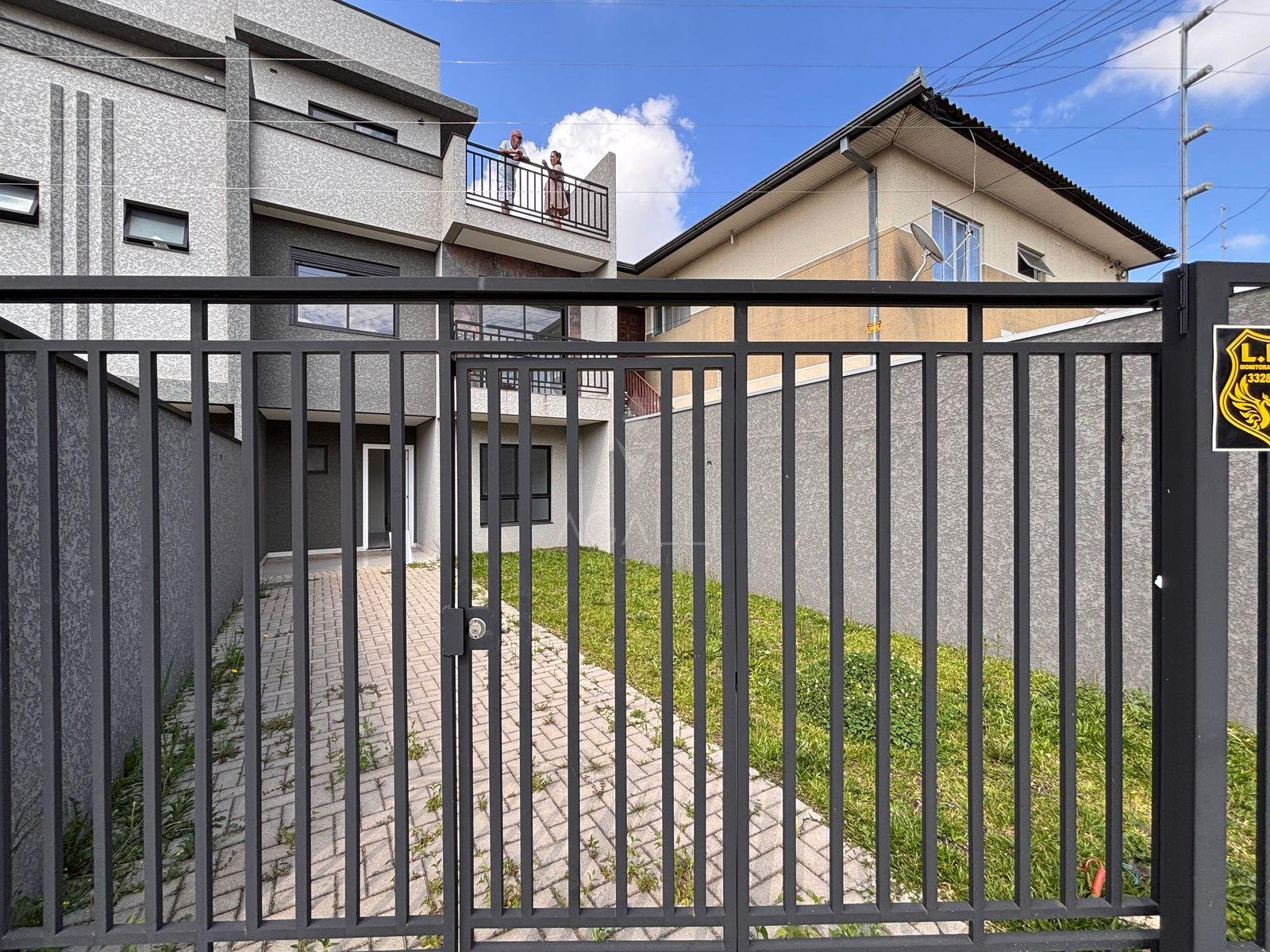 SOBRADO-COM 3 DORMTORIOS   BAIRRO UBERABA